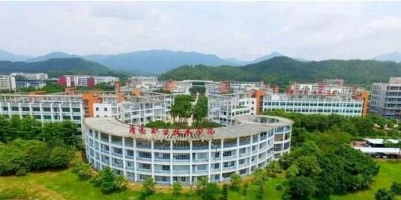 2020年清遠(yuǎn)職業(yè)技術(shù)學(xué)院大專收費(fèi)標(biāo)準(zhǔn)