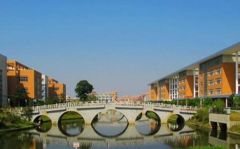 2020年廣東外語外貿(mào)大學(xué)?？?高起本收費(fèi)標(biāo)準(zhǔn)